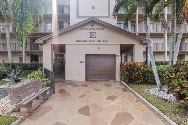 12550 SW 15th St #411E, Pembroke Pines, FL 33027