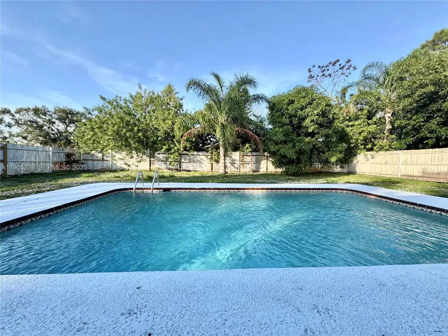 121 NE Prima Vista Blvd, Port Saint Lucie, FL 34983 - Image #2