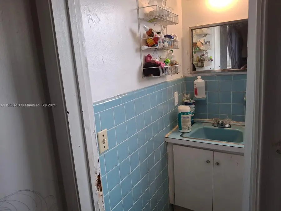 12195 W Dixie Hwy 1b Hwy #1b, North Miami, FL 33161 - #3