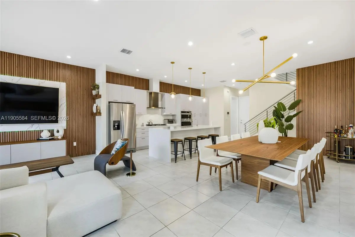 8156 NW 43rd St, Doral, FL 33166 - Image #1