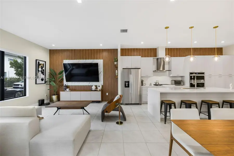 8156 NW 43rd St, Doral, FL 33166 - Image #2