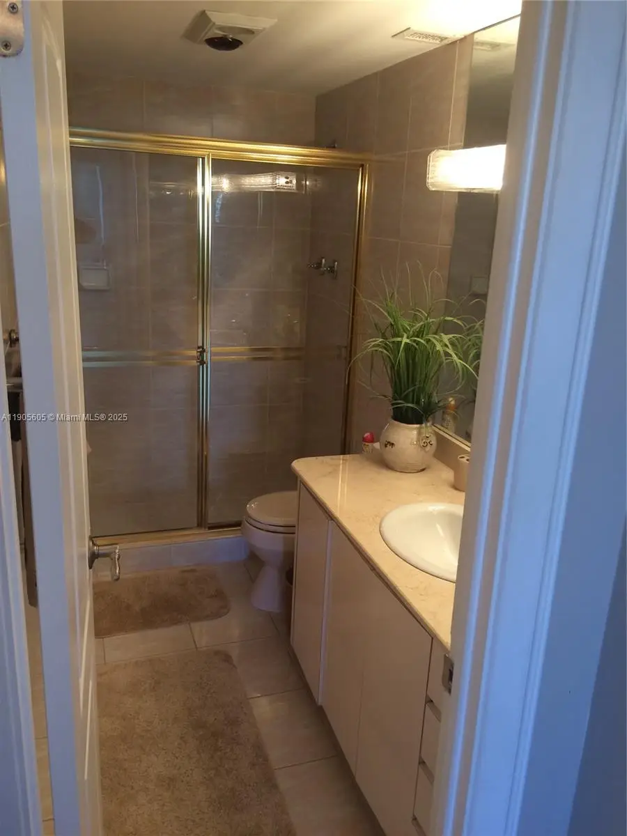 500 Bayview Dr #2031, Sunny Isles Beach, FL 33160 - Image #2