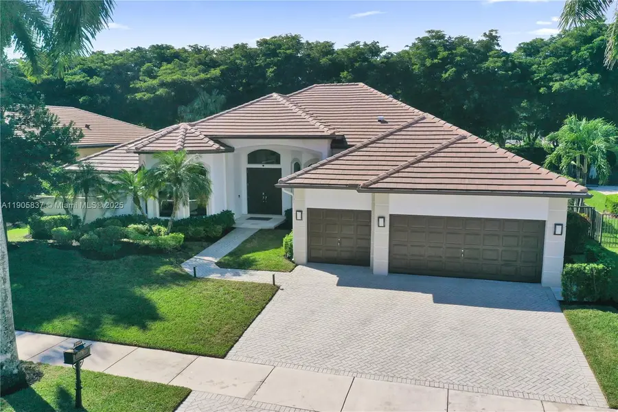 2557 NE Montclaire Cir, Weston, FL 33327 - Image #2