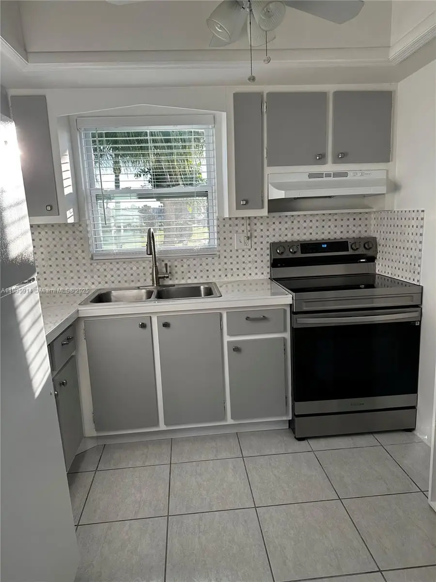 2844 Crosley Dr E #E, West Palm Beach, FL 33415 - Image #2