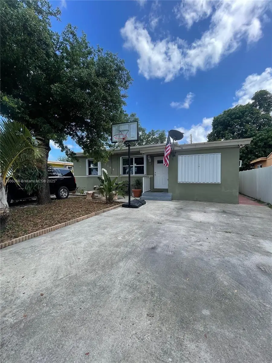 2144 NW 85th St, Miami, FL 33147 - Image #2