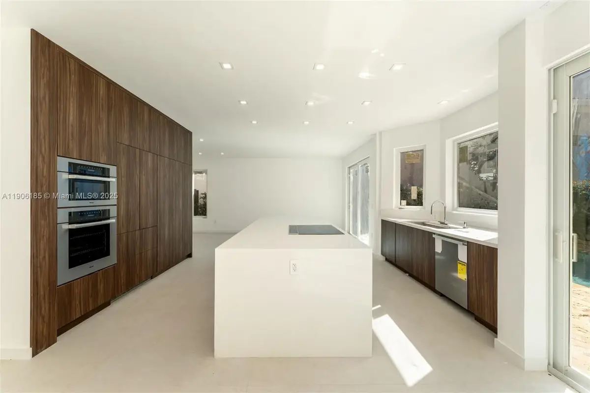 3944 NE 194th Trl, Sunny Isles Beach, FL 33160 - Image #1