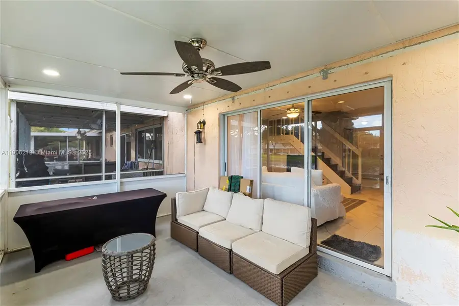 527 NW 208th Dr, Pembroke Pines, FL 33029 - Image #3