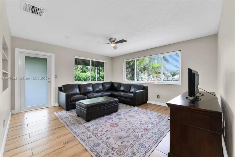 1532 NE 39th St, Oakland Park, FL 33334 - Image #3