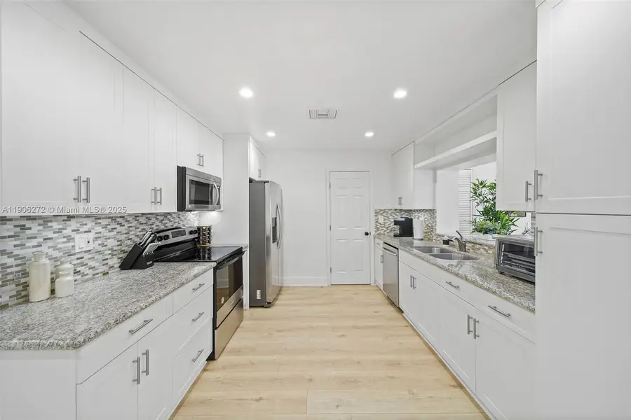 2761 SW 92nd Pl, Miami, FL 33165 - Image #3