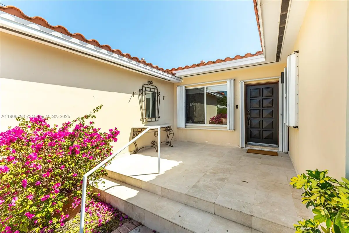 9457 Carlyle Ave, Surfside, FL 33154 - Image #1