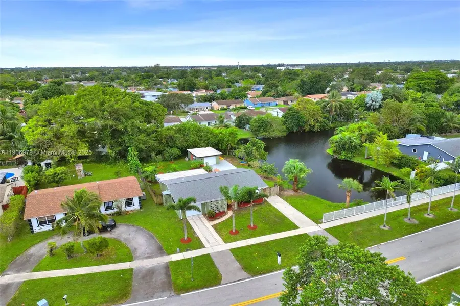 7804 SW 5th St, North Lauderdale, FL 33068 - Image #3