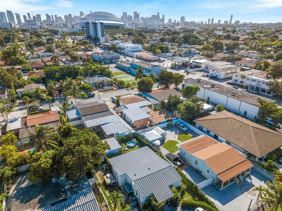 720 NW 19th Ct, Miami, FL 33125 - Image #2