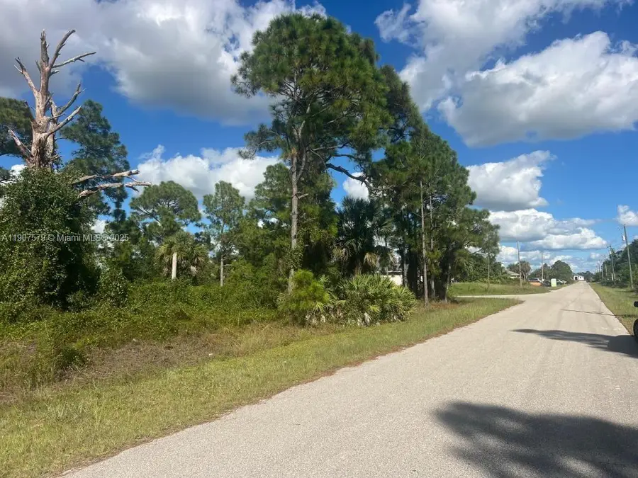 521 Roosevelt Ave, Lehigh Acres, FL 33936 - Image #2