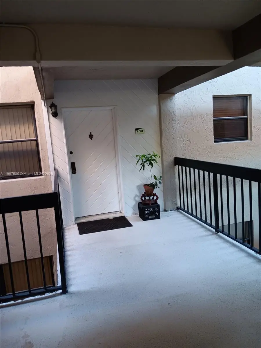 461 Ives Dairy Rd #304-2, Miami, FL 33179 - Image #2