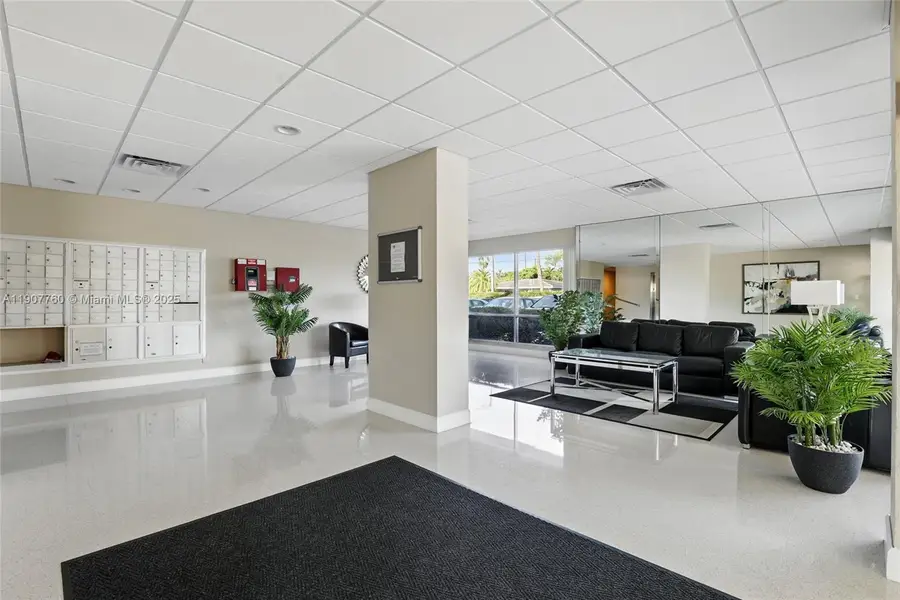 1831 NE 38th St #402, Oakland Park, FL 33308 - Image #2