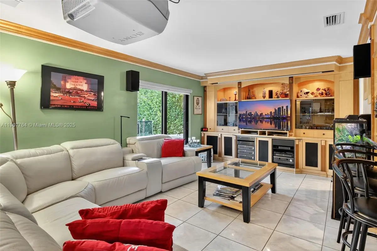 15010 Dunbarton Pl, Miami Lakes, FL 33016 - Image #1