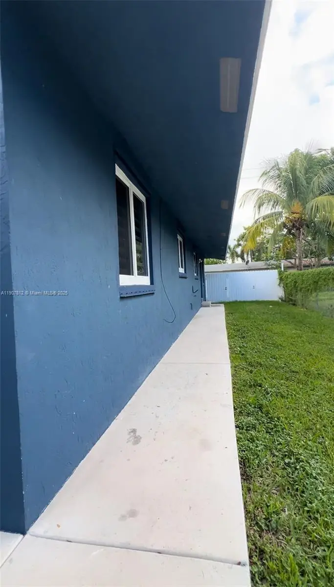 316 N 61st Ave, Hollywood, FL 33024 - Image #2