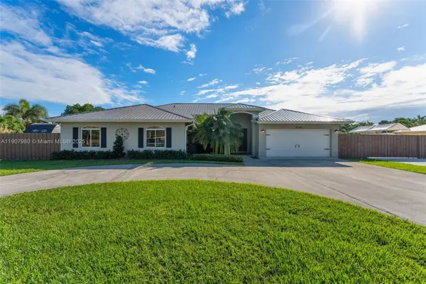 32301 SW 202nd Pl, Homestead, FL 33030