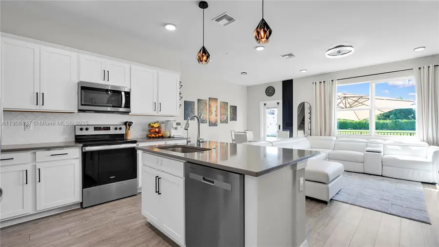 2913 Olivia Ave, Lauderdale Lakes, FL 33311 - Image #2