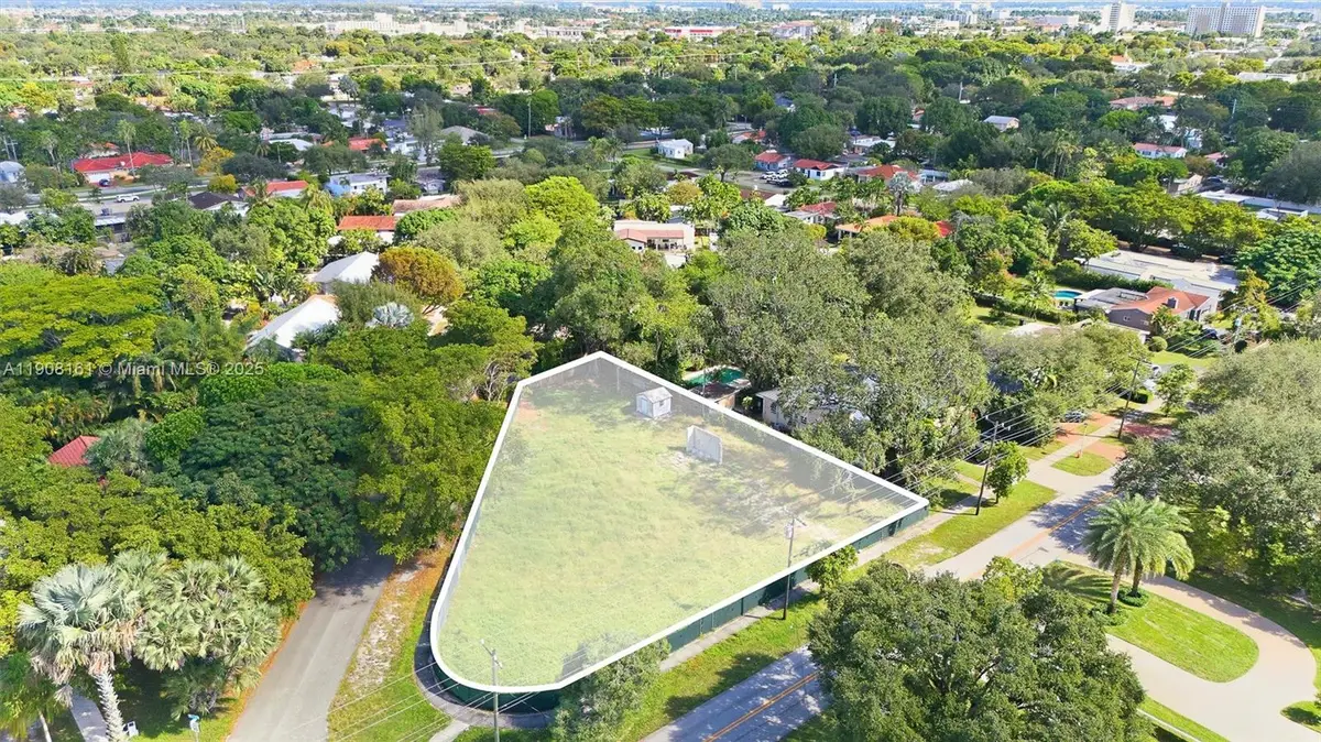 281 Hunting Lodge Dr, Miami Springs, FL 33166 - Image #1