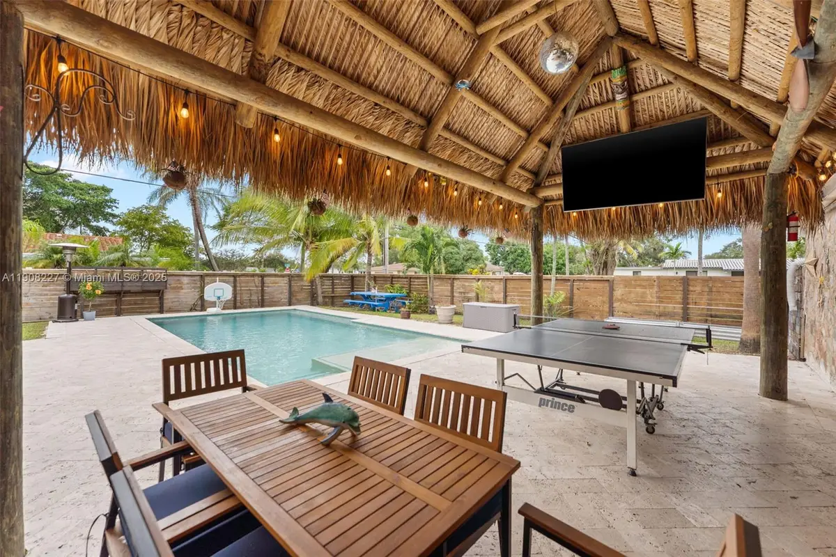 1220 E Hawthorne Cir, Hollywood, FL 33021 - Image #1