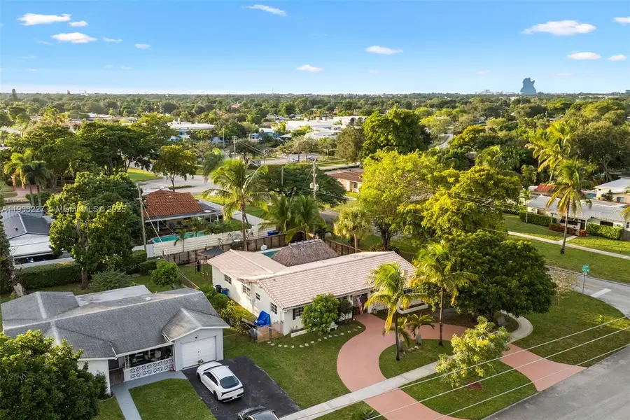 1220 E Hawthorne Cir, Hollywood, FL 33021 - Image #3