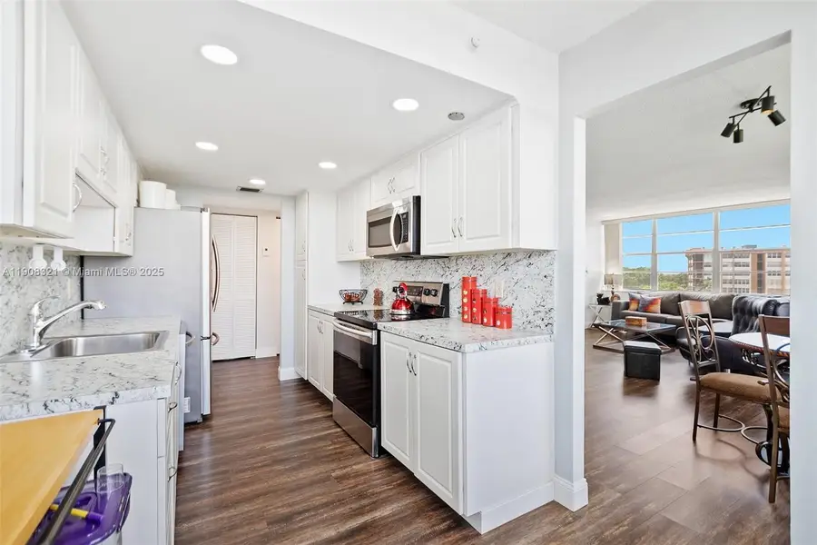 1000 Sain Charles Place #604, Pembroke Pines, FL 33026 - Image #2