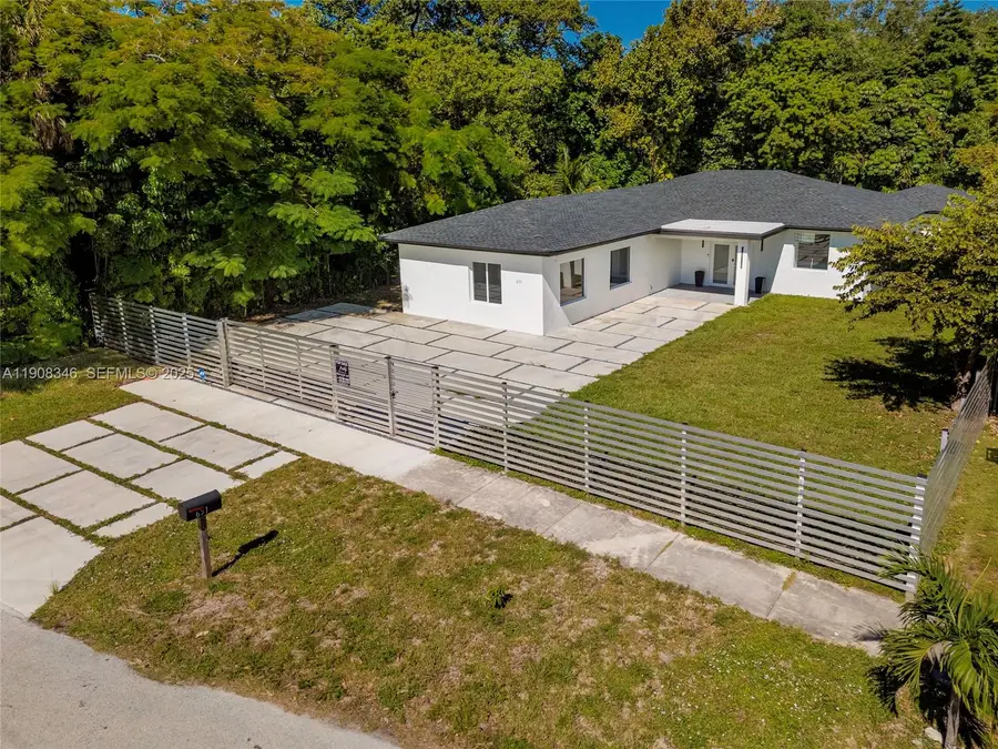 651 NE 172nd St, Miami, FL 33162 - Image #2