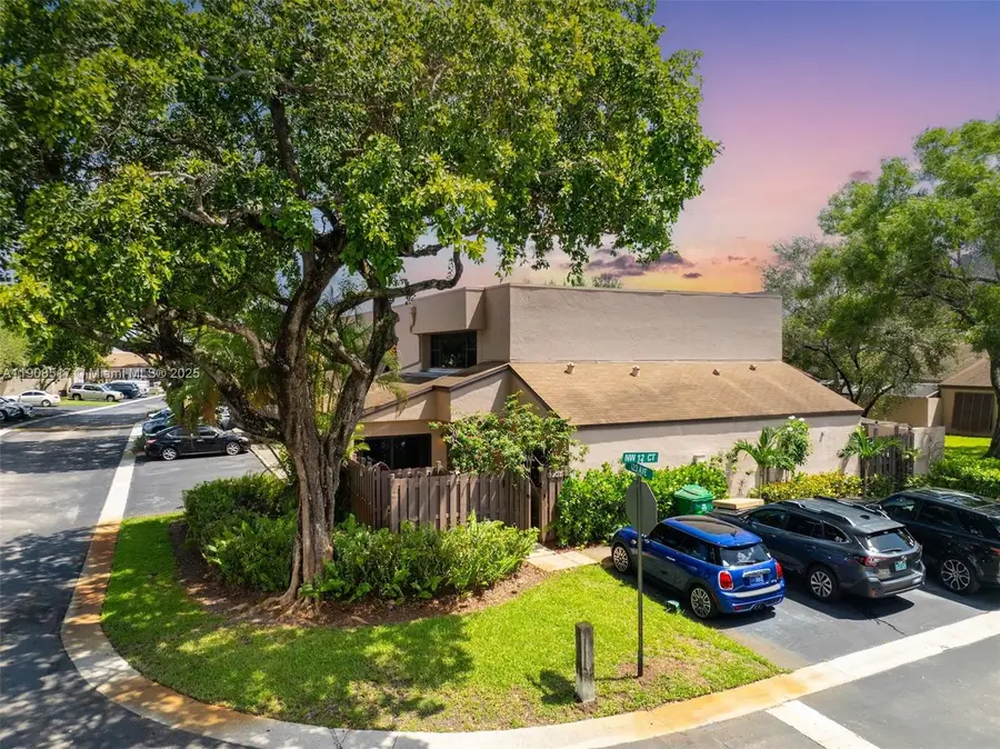 1207 NW 123rd Ave, Pembroke Pines, FL 33026 - Image #2