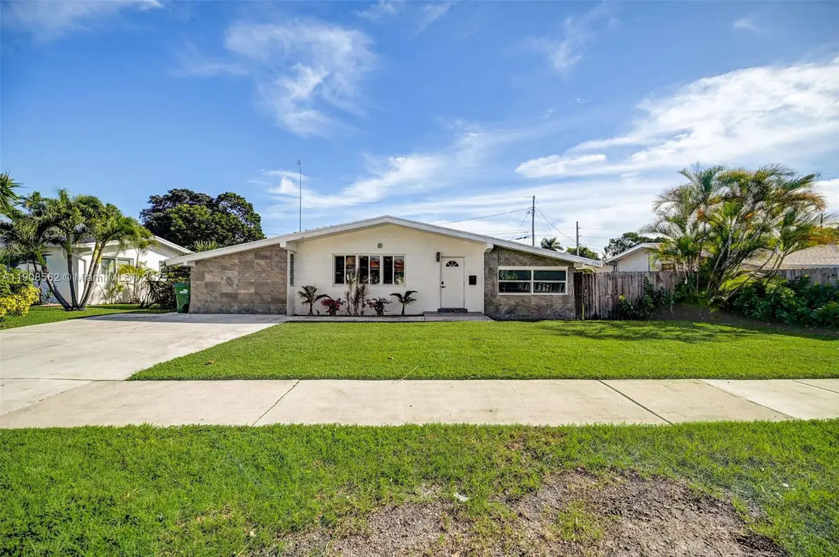 20941 NE 25th Ct, Miami, FL 33180 - Image #1