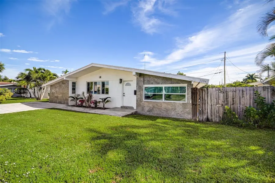 20941 NE 25th Ct, Miami, FL 33180 - Image #2