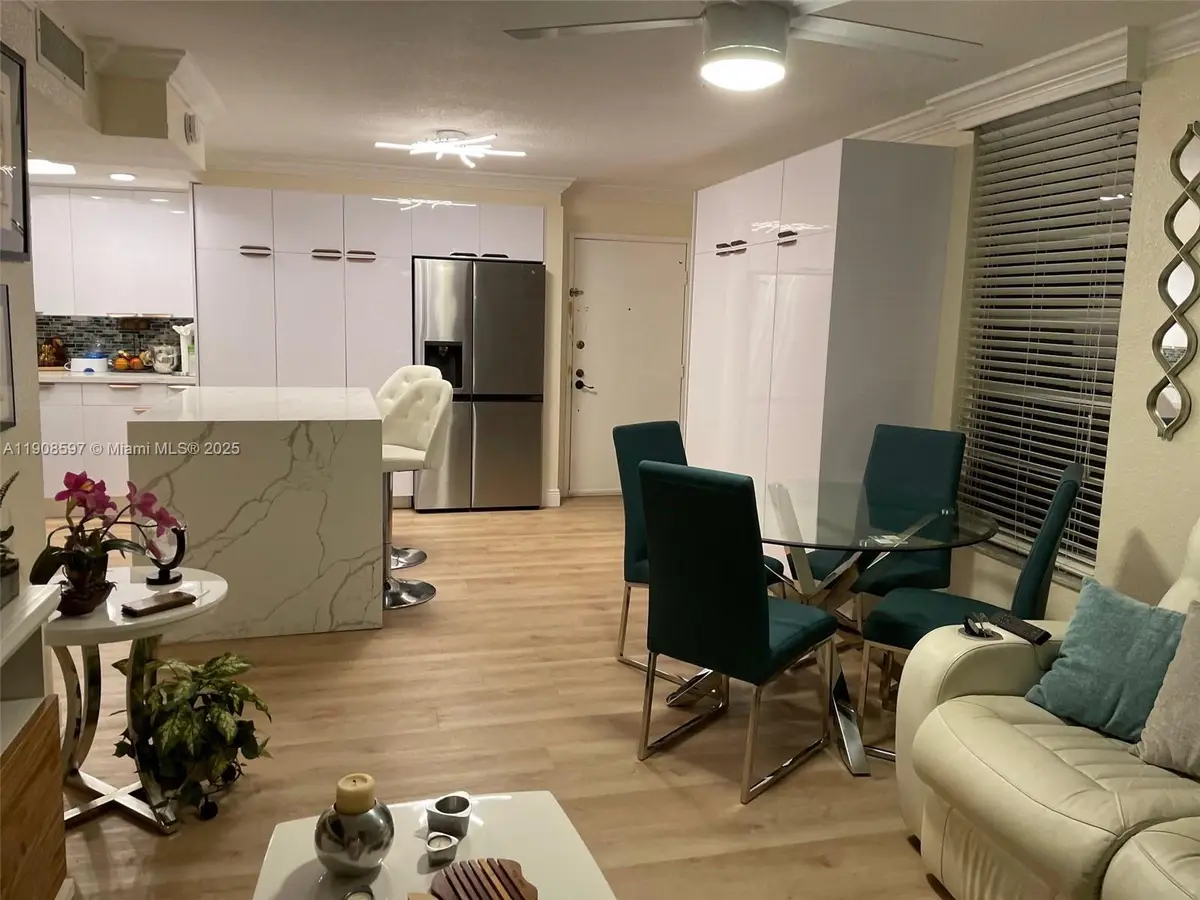 110 Fontainebleau Blvd #302, Miami, FL 33172 - Image #1