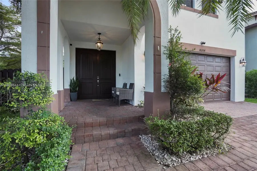 10204 NW 86th St, Doral, FL 33178 - Image #2