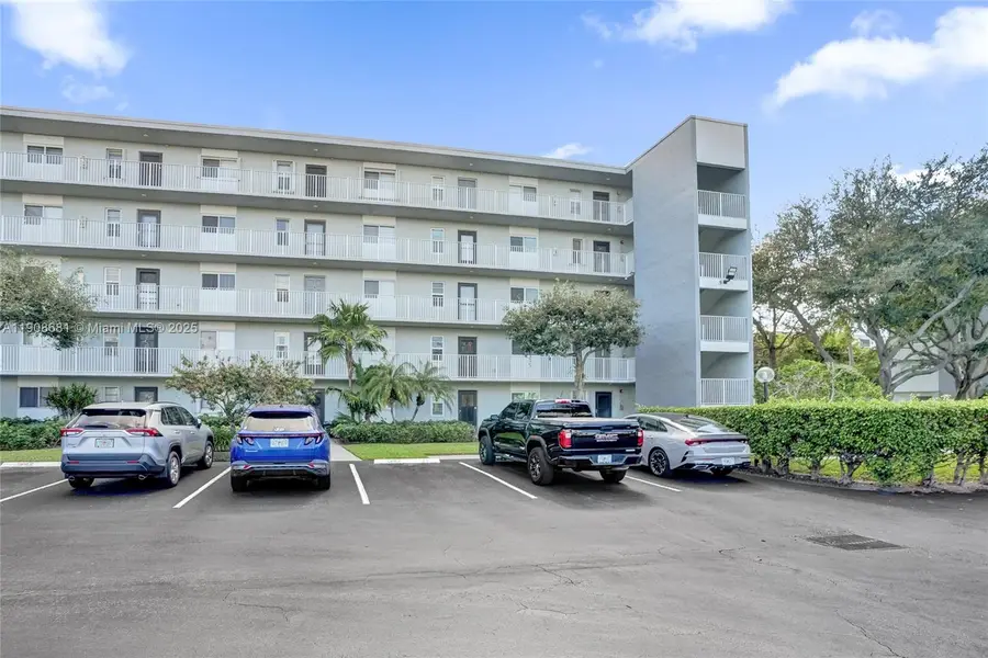 2220 N Cypress Bend Dr #310, Pompano Beach, FL 33069 - Image #2