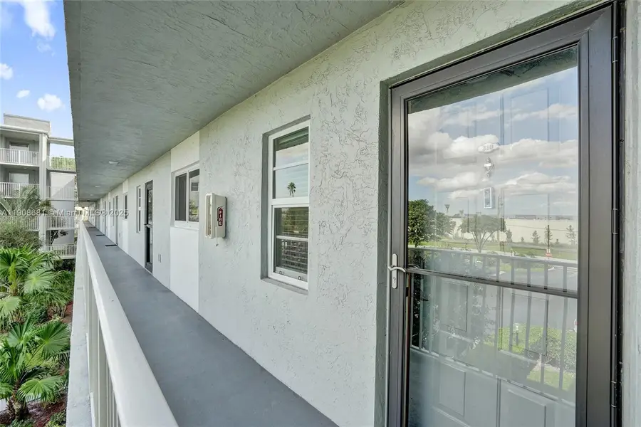 2220 N Cypress Bend Dr #310, Pompano Beach, FL 33069 - Image #3