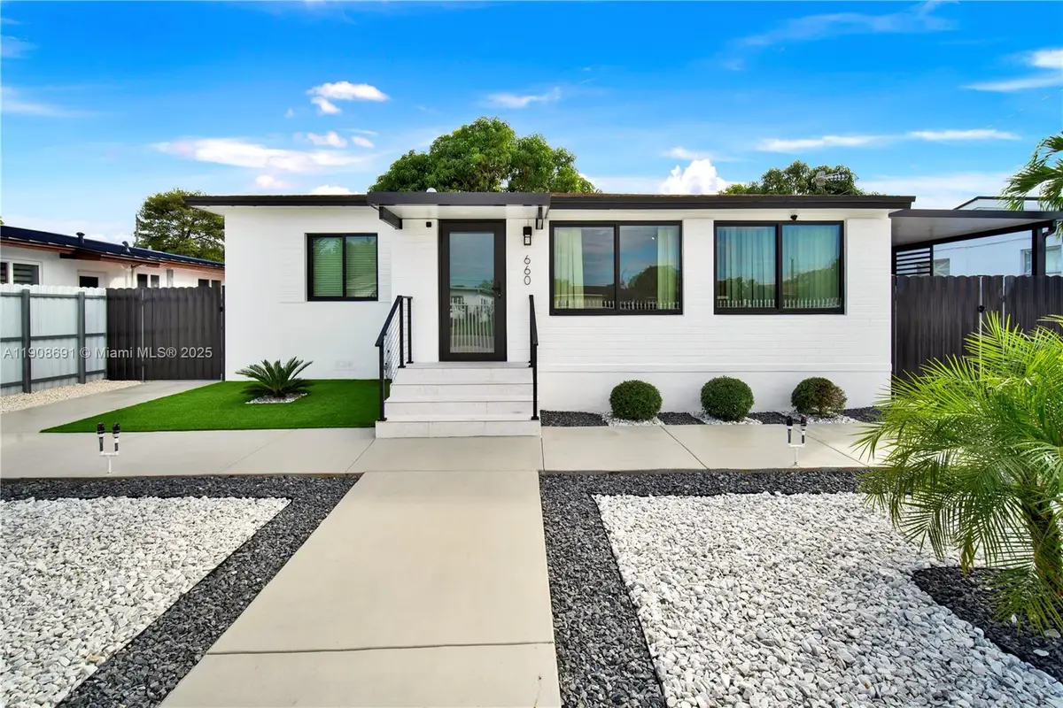 660 E 38th St, Hialeah, FL 33013 - Image #1