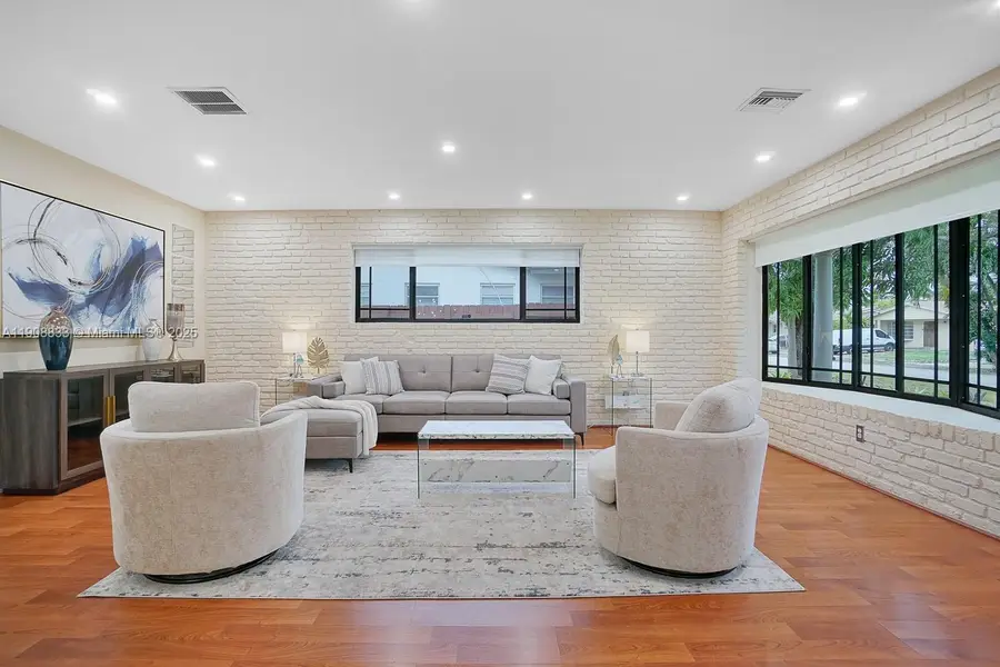 850 NE 182nd Ter, North Miami Beach, FL 33162 - Image #2