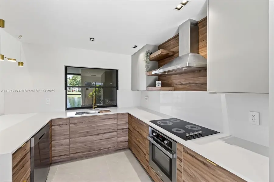 6243 NW 171st St, Hialeah, FL 33015 - Image #2