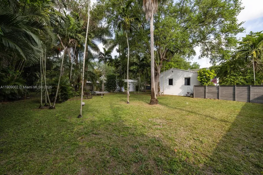 11660 NE 8th Ave, Biscayne Park, FL 33161 - Image #3