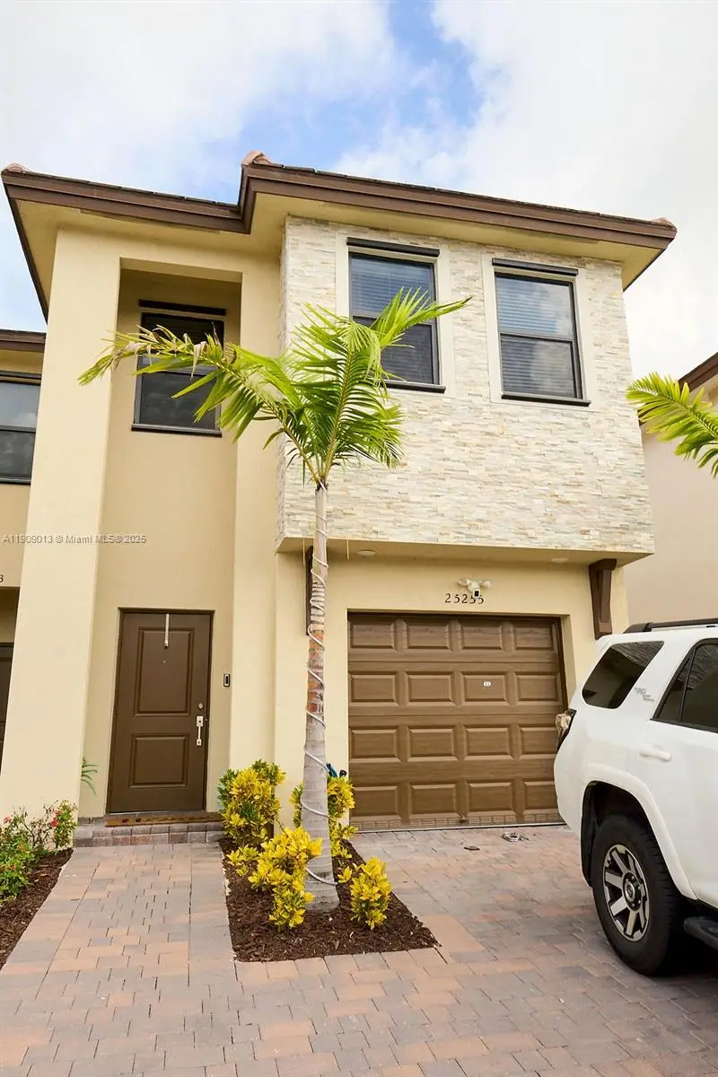 25255 SW 107th Ct, Homestead, FL 33032 - Image #1