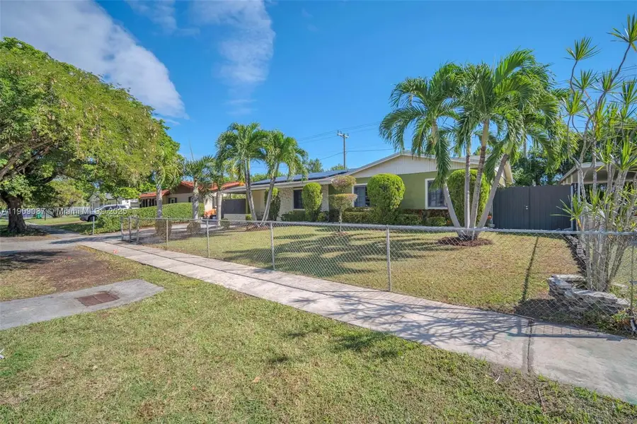 21211 NE 2nd Ave, Miami, FL 33179 - Image #2