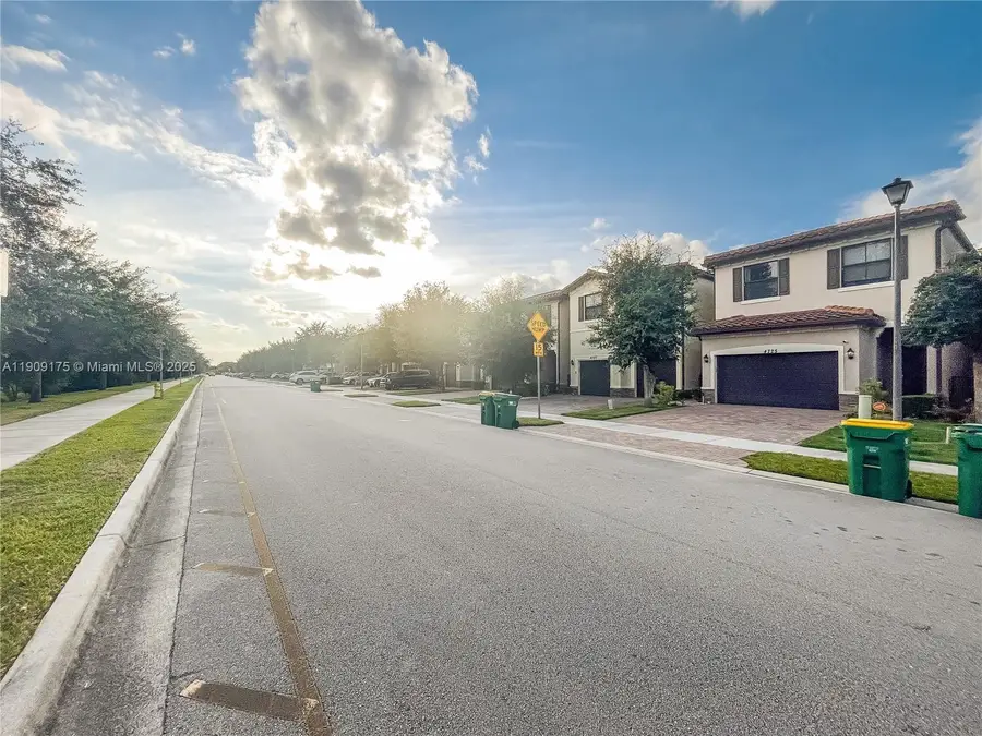 4723 NW 59th St, Tamarac, FL 33319 - Image #2