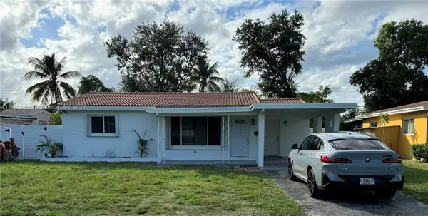 2400 N 57th Way, Hollywood, FL 33021