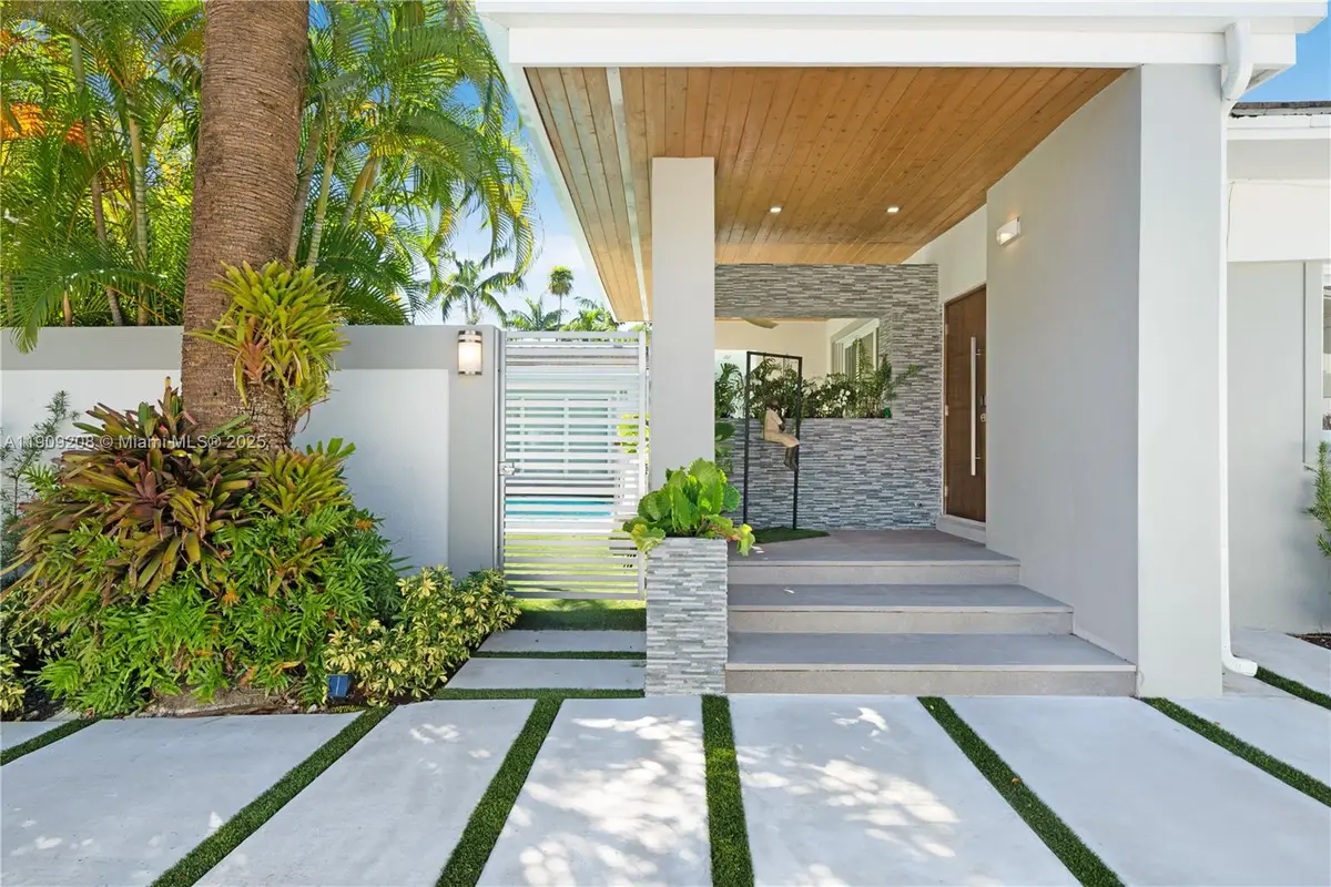 1616 S Bayshore Dr, Miami, FL 33133 - Image #1