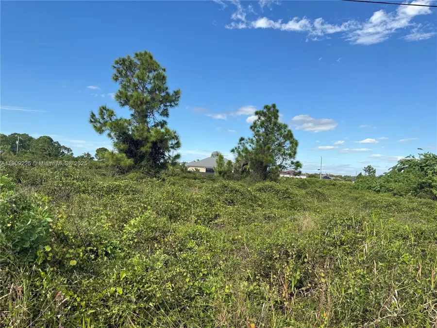 521 E Trinity St, Lehigh Acres, FL 33974 - #2