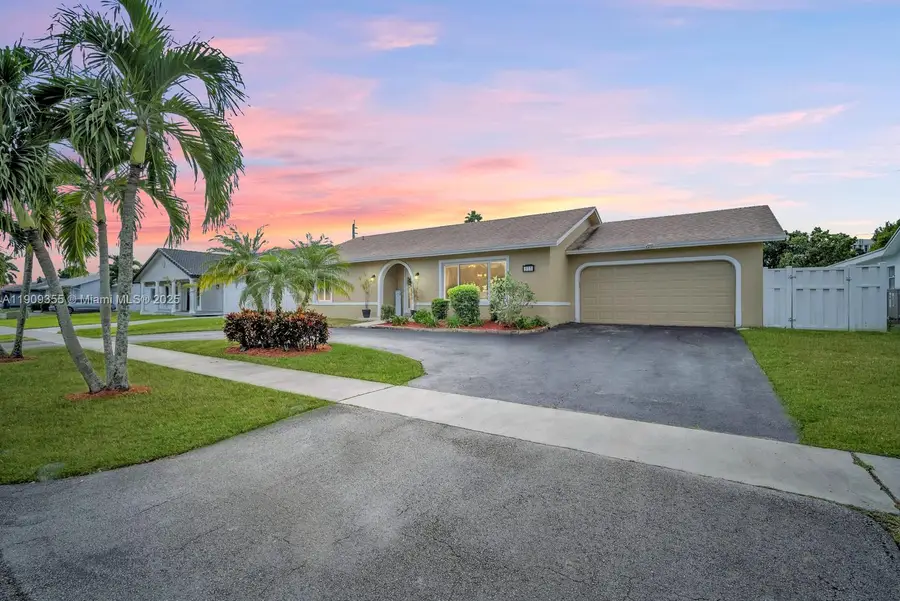 911 NW 135th Way, Sunrise, FL 33325 - Image #2