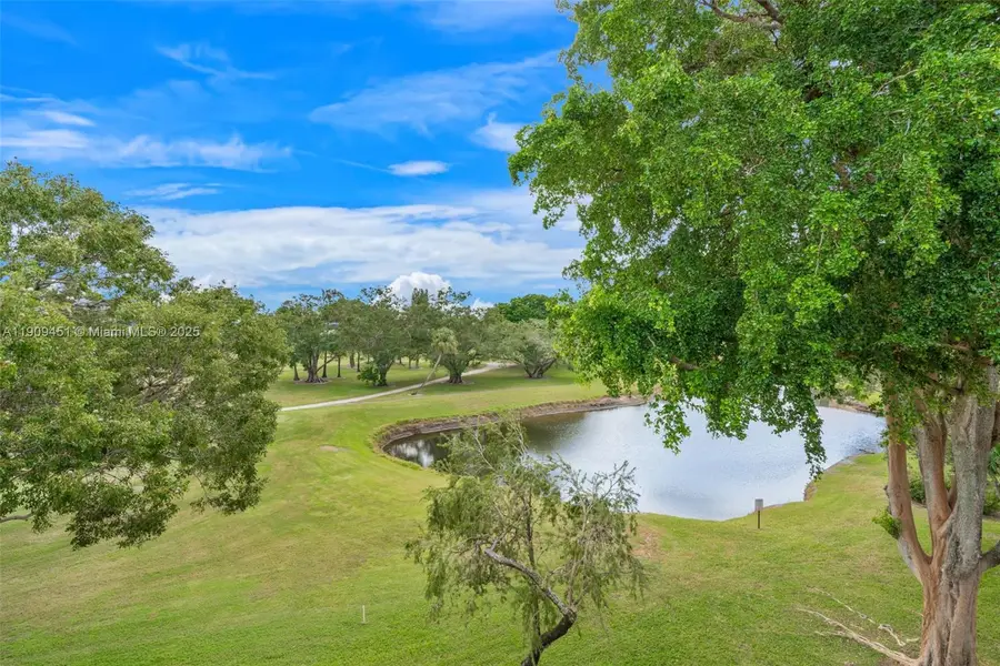 1040 Country Club Dr #408, Margate, FL 33063 - Image #3