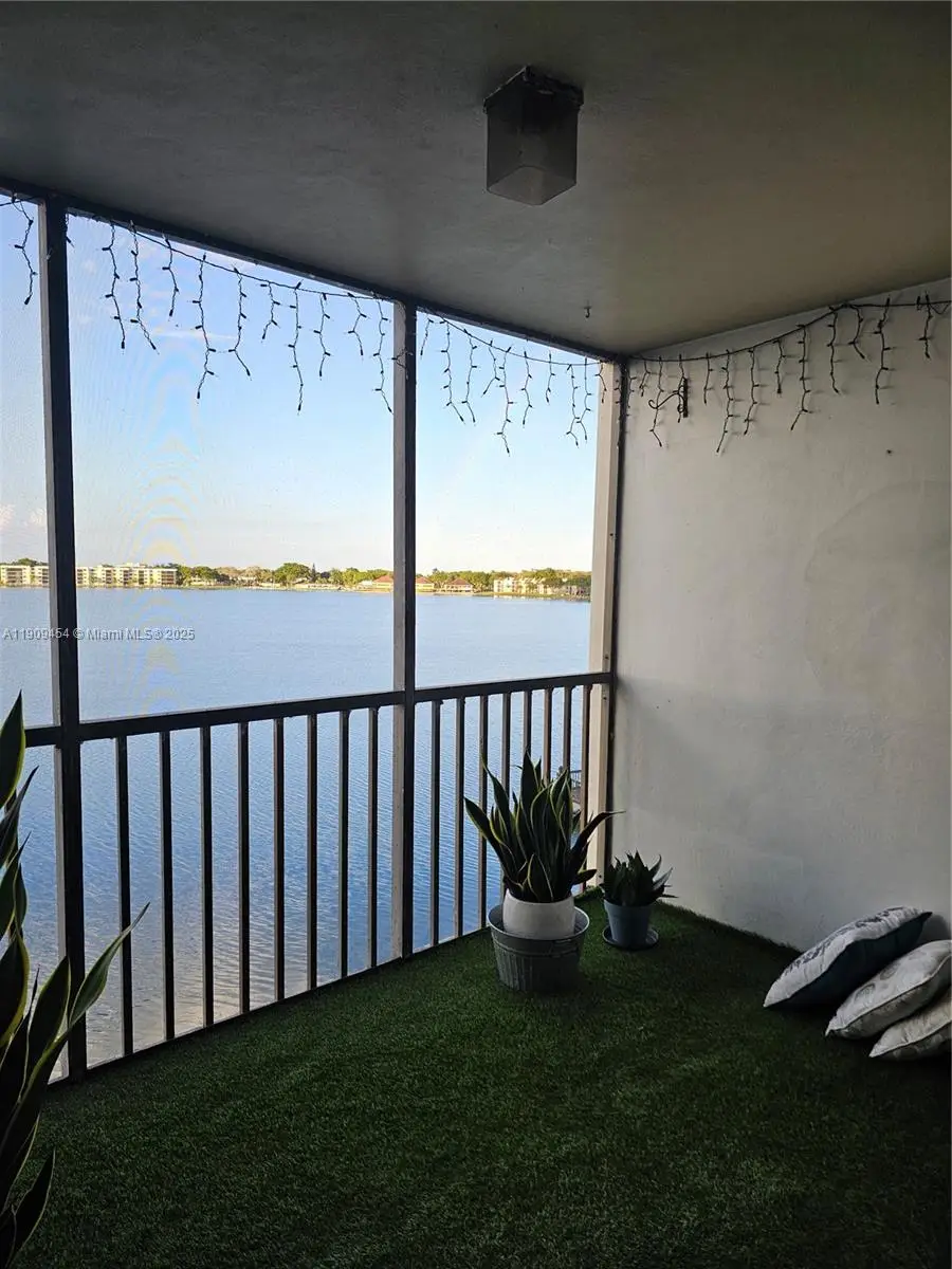 114 Lake Emerald Dr #409, Oakland Park, FL 33309 - Image #1