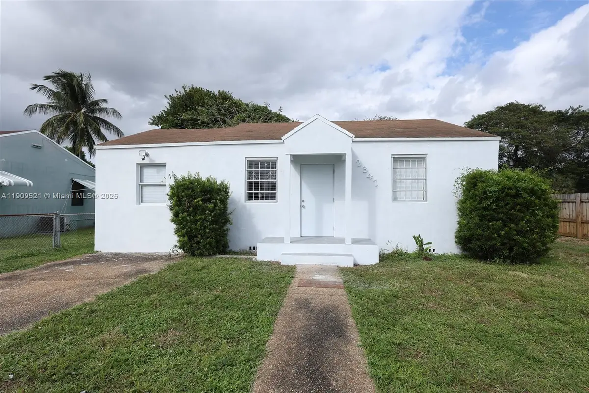 2347 NW 84th St, Miami, FL 33147 - Image #1