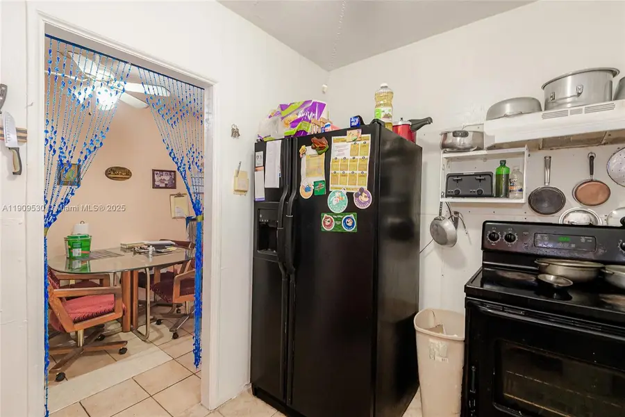 811 NW 24th Ct, Miami, FL 33125 - Image #3